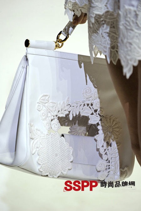 Dolce&Gabbana “tung” mẫu túi mới nhất 2011 - 13 Dolce&Gabbana “tung” mẫu túi mới nhất 2011 - 13