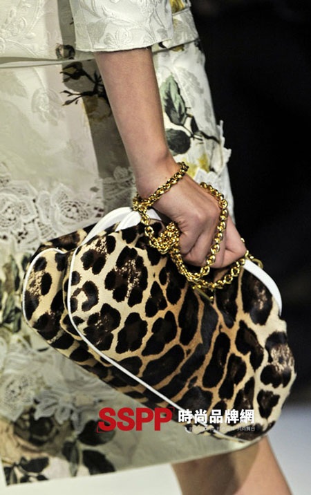 Dolce&Gabbana “tung” mẫu túi mới nhất 2011 - 4 Dolce&Gabbana “tung” mẫu túi mới nhất 2011 - 4