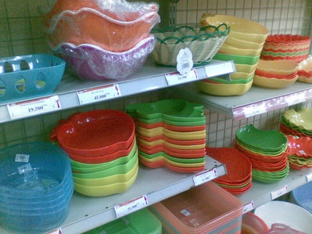 Nhiều cốc thủy tinh, cốc nhựa nghi ngờ độc hại ở các siêu thị, cửa hàng - 4 Nhiều cốc thủy tinh, cốc nhựa nghi ngờ độc hại ở các siêu thị, cửa hàng - 4