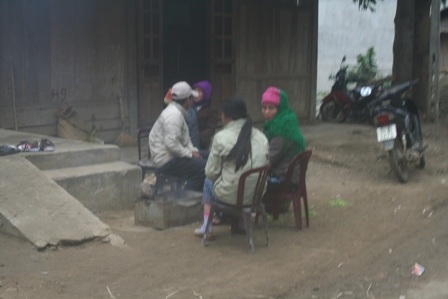 Cha mẹ khốn đốn vì con nghỉ học tránh rét - 1