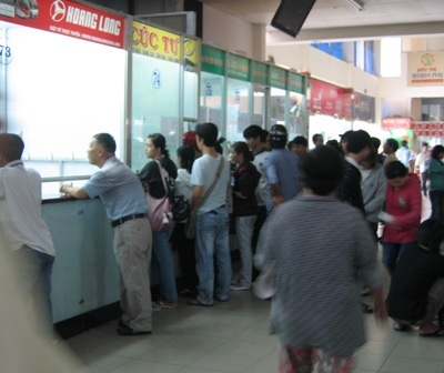 Bến xe miền Đông hết cảnh chen lấn mua vé xe Tết - 1