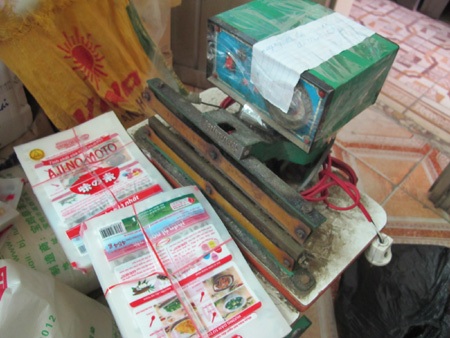 Bắt quả tang cơ sở sản xuất bột ngọt giả - 2