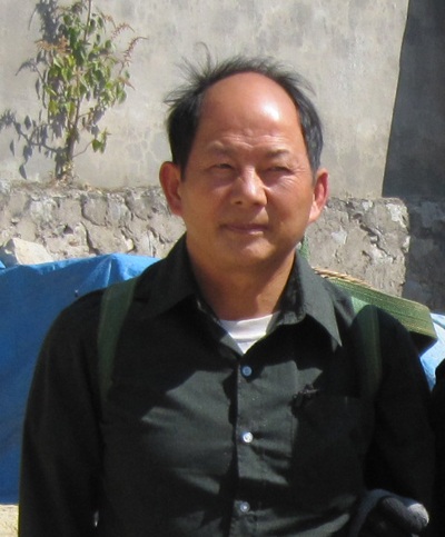 Vừa làm ruộng vừa nghe tường thuật Đại hội XI - 2