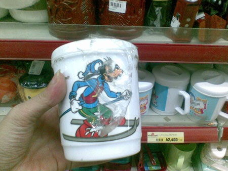 Nhiều cốc thủy tinh, cốc nhựa nghi ngờ độc hại ở các siêu thị, cửa hàng - 3 Nhiều cốc thủy tinh, cốc nhựa nghi ngờ độc hại ở các siêu thị, cửa hàng - 3