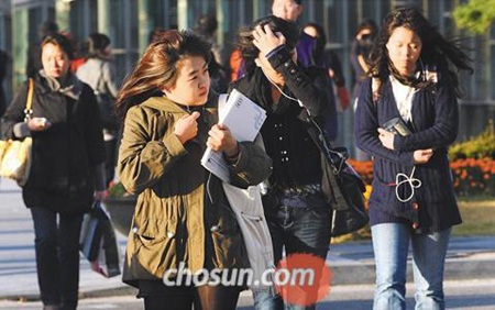 Nữ sinh xứ Hàn ấm áp ngày đông giá - 4 Nữ sinh xứ Hàn ấm áp ngày đông giá - 4
