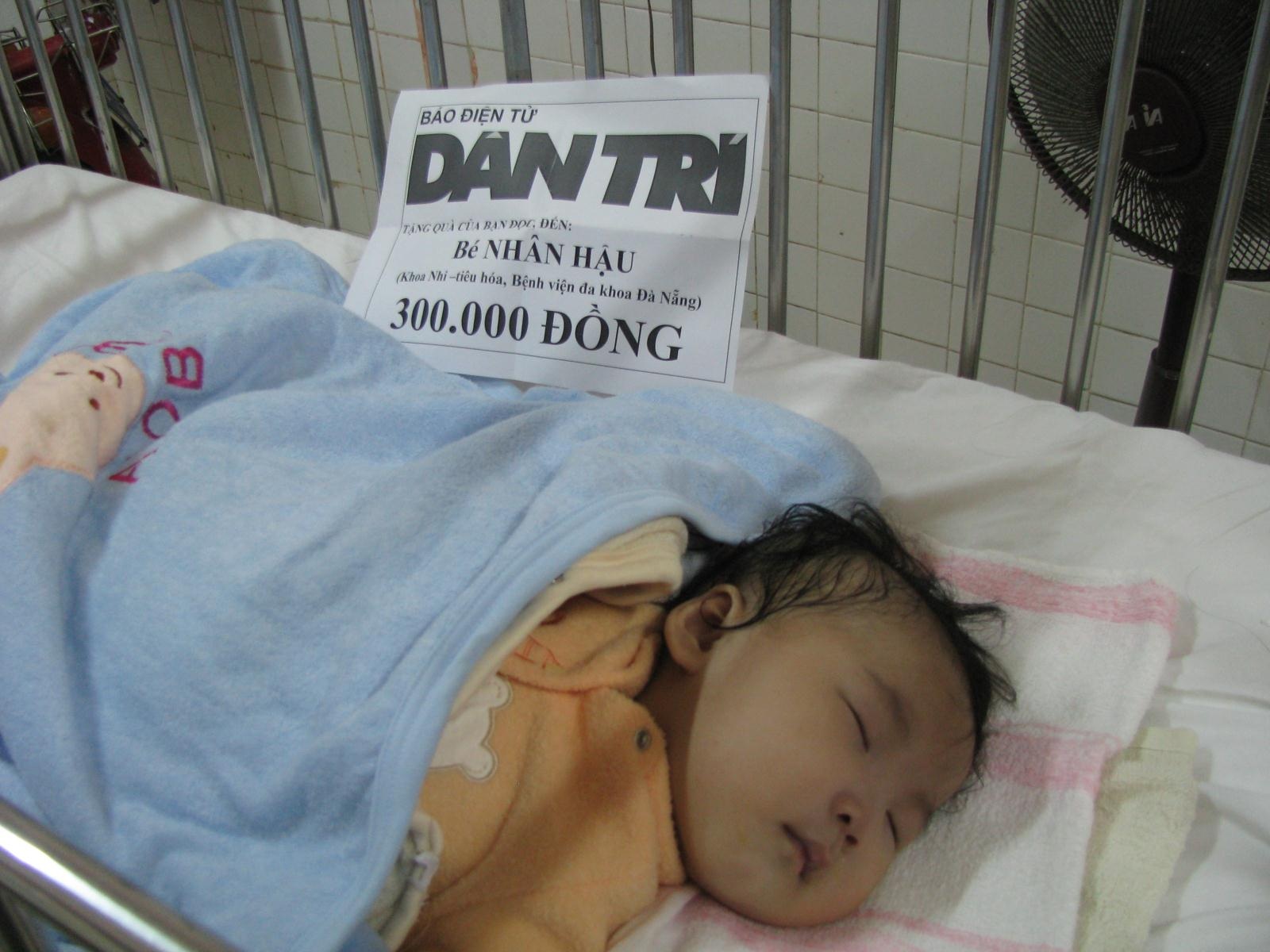 Quà nhân ái đến với bé Nhân Hậu - 1