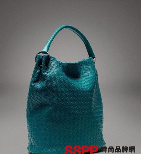 Làm dáng với BST túi của Victoria Beckham và Bottega Veneta - 23