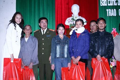 Lan Hương, Ngọc Thạch tươi tắn trong giá buốt - 8 Lan Hương, Ngọc Thạch tươi tắn trong giá buốt - 8