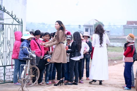 Lan Hương, Ngọc Thạch tươi tắn trong giá buốt - 3 Lan Hương, Ngọc Thạch tươi tắn trong giá buốt - 3