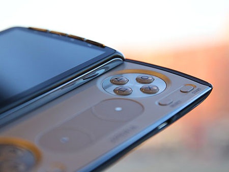 Hình ảnh thực tế điện thoại Sony Ericsson PlayStation Phone - 10 Hình ảnh thực tế điện thoại Sony Ericsson PlayStation Phone - 10