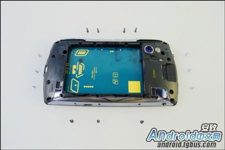 Khám phá “nội thất” Sony Ericsson PlayStation Phone - 8