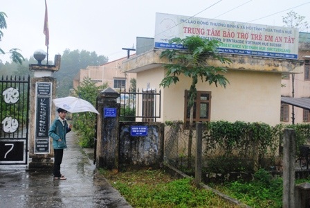 PGĐ Trung tâm bảo trợ trẻ em đánh, bắt trẻ dọn nhà vệ sinh - 1 PGĐ Trung tâm bảo trợ trẻ em đánh, bắt trẻ dọn nhà vệ sinh - 1
