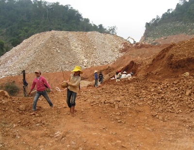 Giật mình ở "bãi chiến trường'' khai thác quặng thiếc - 3