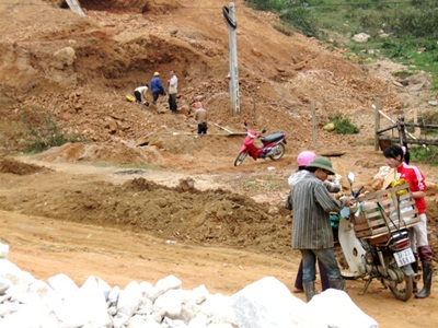 Giật mình ở "bãi chiến trường'' khai thác quặng thiếc - 7