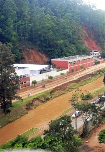 Brazil: Lũ lụt và lở đất kinh hoàng, 257 người chết - 3