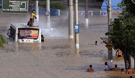 Brazil: Lũ lụt và lở đất kinh hoàng, 257 người chết - 1