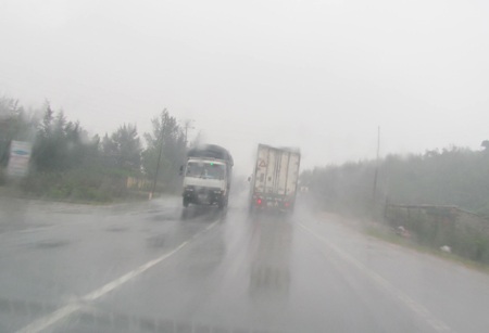 Thời tiết khắc nghiệt, nhiều tuyến đường hoá “bẫy chết người” - 2 Thời tiết khắc nghiệt, nhiều tuyến đường hoá “bẫy chết người” - 2