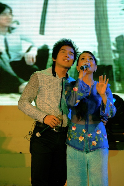 Đan Trường “khóa môi” Thanh Thảo trên sân khấu - 7 Đan Trường “khóa môi” Thanh Thảo trên sân khấu - 7