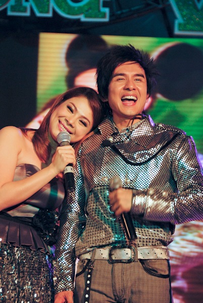 Đan Trường “khóa môi” Thanh Thảo trên sân khấu - 3 Đan Trường “khóa môi” Thanh Thảo trên sân khấu - 3