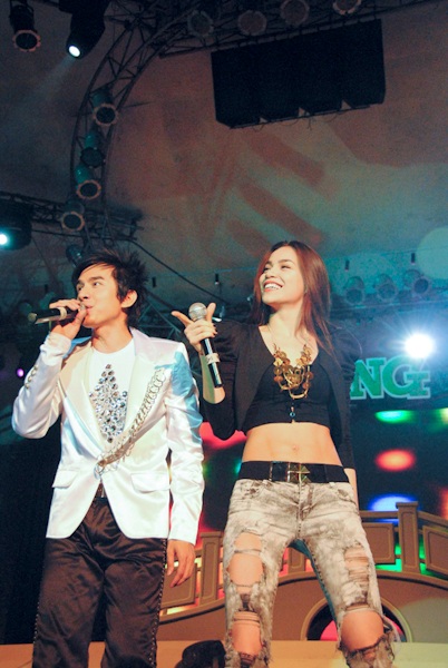 Đan Trường “khóa môi” Thanh Thảo trên sân khấu - 15 Đan Trường “khóa môi” Thanh Thảo trên sân khấu - 15