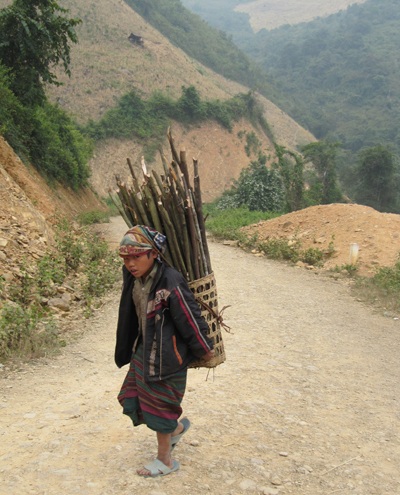 Những đứa trẻ đầu xuân đi xách nước - 10