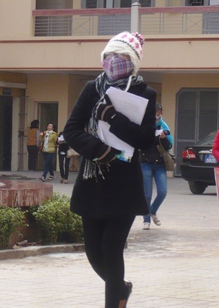 Bi hài chuyện sinh viên chống rét  - 1