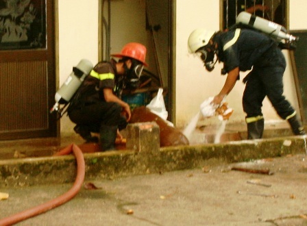 Rò rỉ khí Clo trong khu chung cư, 6 người nhập viện  - 3