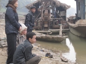 Tìm thấy thêm 3 nạn nhân vụ đắm đò trên sông Lô - 1 Tìm thấy thêm 3 nạn nhân vụ đắm đò trên sông Lô - 1