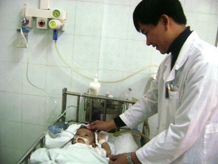 Bé trai 7 tháng tuổi bị bỏ rơi tại Bệnh viện Nhi Thanh Hóa - 2