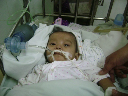 Bé trai 7 tháng tuổi bị bỏ rơi tại Bệnh viện Nhi Thanh Hóa - 1