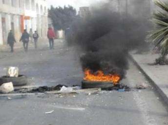 Tunisia rung chuyển vì bạo động - 2