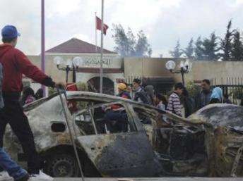 Tunisia rung chuyển vì bạo động - 6
