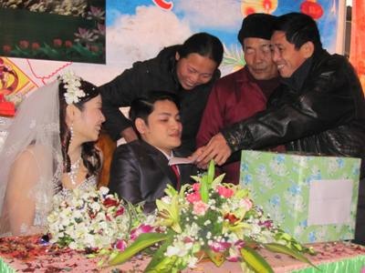 Đám cưới đầy cảm động của đôi uyên ương khuyết tật - 3