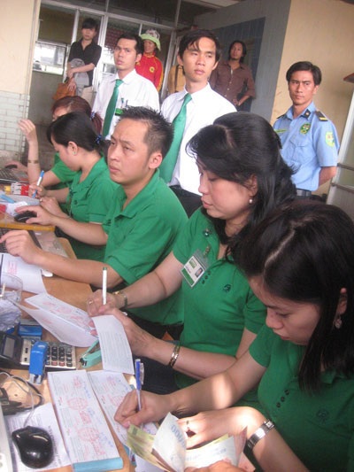 Nửa đêm xếp hàng chờ mua vé xe Mai Linh - 5