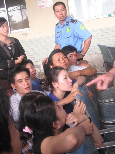 Nửa đêm xếp hàng chờ mua vé xe Mai Linh - 4