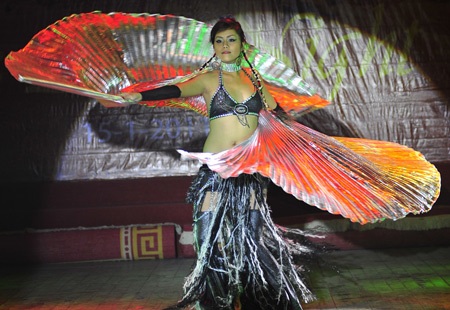 Teen Hà thành “nóng” cùng vũ điệu belly dance - 1 Teen Hà thành “nóng” cùng vũ điệu belly dance - 1