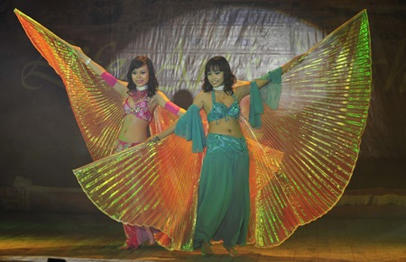 Teen Hà thành “nóng” cùng vũ điệu belly dance - 6 Teen Hà thành “nóng” cùng vũ điệu belly dance - 6