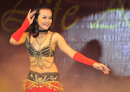 Teen Hà thành “nóng” cùng vũ điệu belly dance - 13 Teen Hà thành “nóng” cùng vũ điệu belly dance - 13