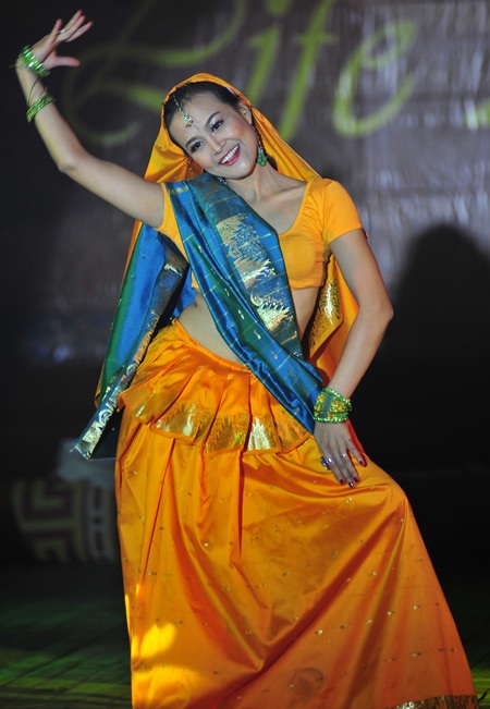 Teen Hà thành “nóng” cùng vũ điệu belly dance - 5 Teen Hà thành “nóng” cùng vũ điệu belly dance - 5