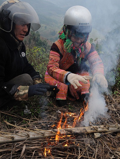 Những ngọn lửa đầy “ma lực” trên vùng cao ngày giá lạnh - 3 Những ngọn lửa đầy “ma lực” trên vùng cao ngày giá lạnh - 3