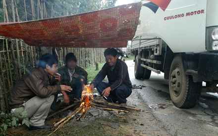 Những ngọn lửa đầy “ma lực” trên vùng cao ngày giá lạnh - 7 Những ngọn lửa đầy “ma lực” trên vùng cao ngày giá lạnh - 7