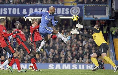 Những khoảnh khắc ấn tượng vòng 23 Premier League - 15