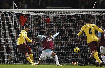 Những khoảnh khắc ấn tượng vòng 23 Premier League - 9