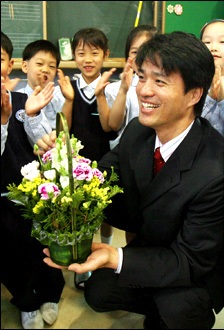 Hàn Quốc: Nhận quà trên 27 USD, giáo viên bị kỷ luật  - 1