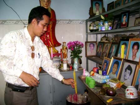 Thăm nơi bé Hoa Quỳnh yên nghỉ - 2 Thăm nơi bé Hoa Quỳnh yên nghỉ - 2