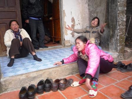 Tang thương vùng quê có 9 ngư dân mất tích trên biển - 1