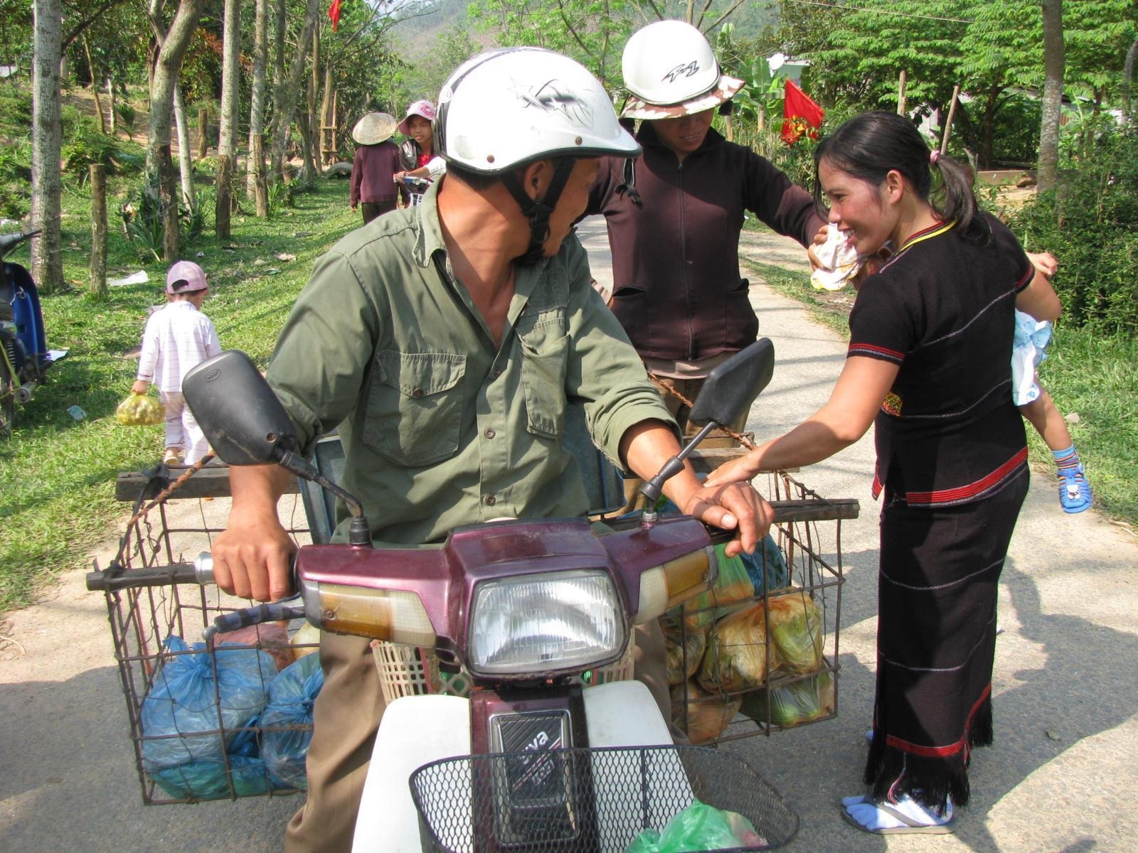 Tết đã về với dân làng Cơ Tu - 4