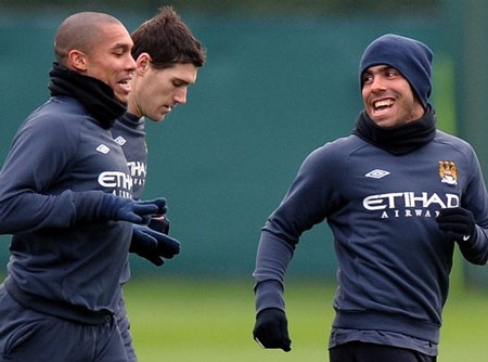 Tevez được ca tụng là “Ronaldo của Man City” - 1