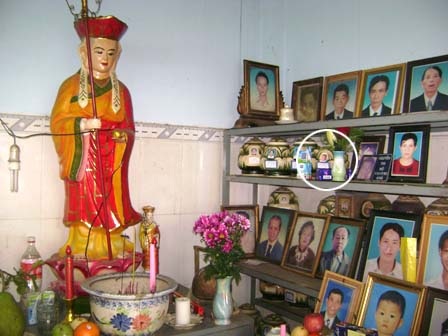 Thăm nơi bé Hoa Quỳnh yên nghỉ - 1 Thăm nơi bé Hoa Quỳnh yên nghỉ - 1