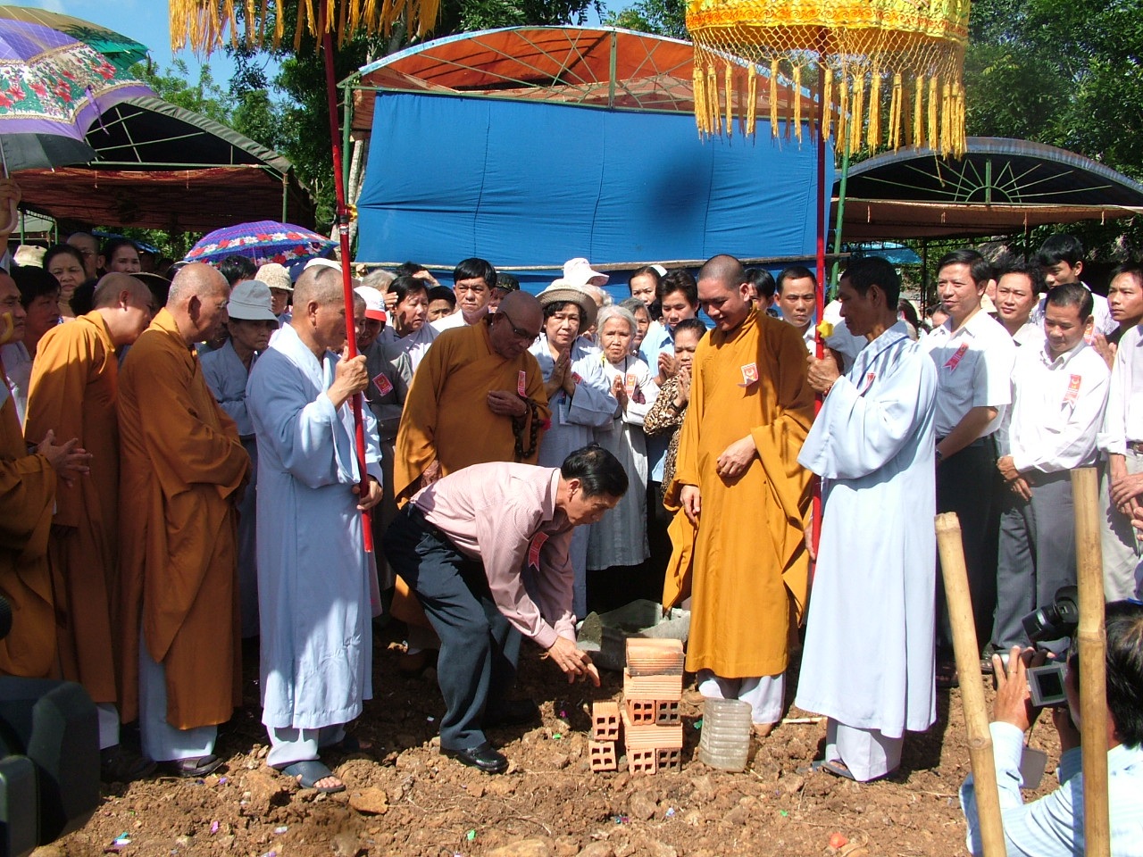 Dựng mái ấm cho những mái đầu bạc neo đơn  - 2